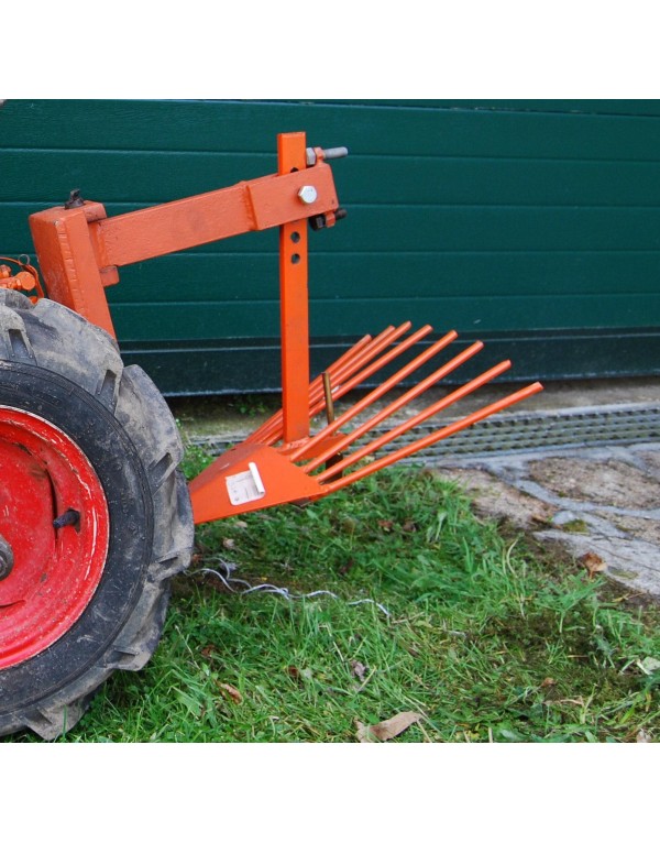 Potato digger for hand tractor